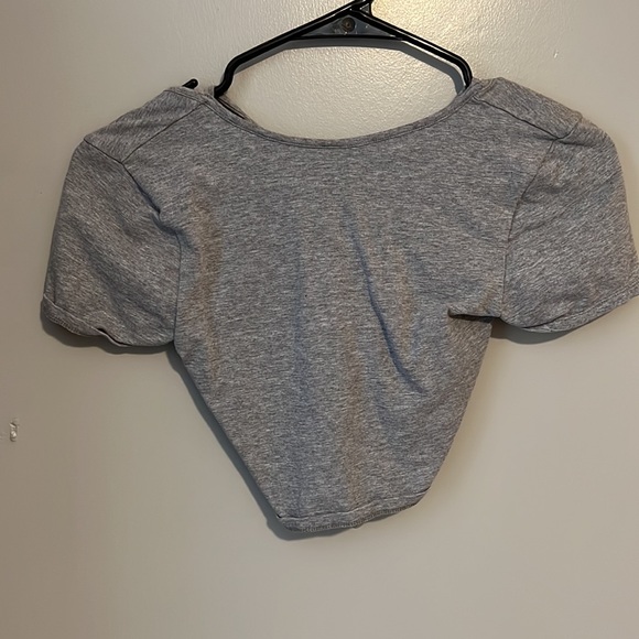 2 crop tops with open back - Picture 3 of 4